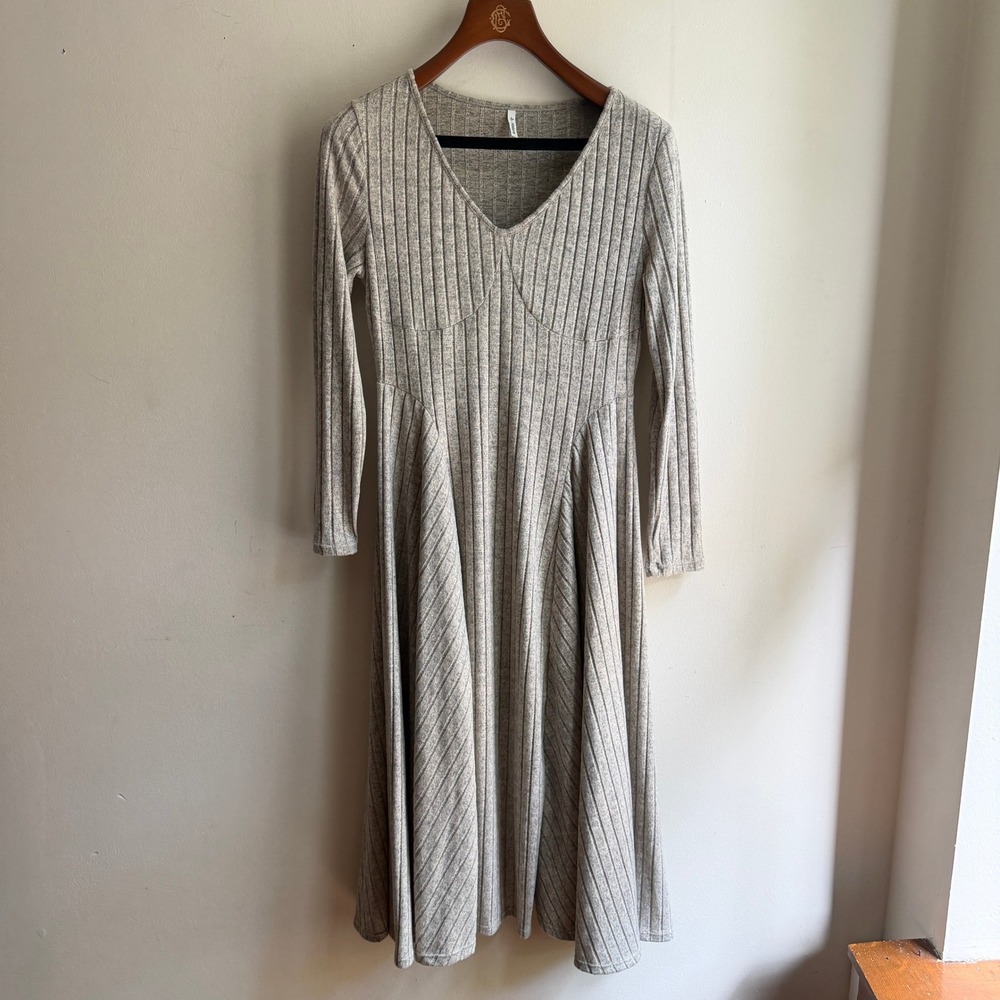 Halara Ribbed Knit V-Neck Fit and Flare Midi Dress Gray Large Excellent